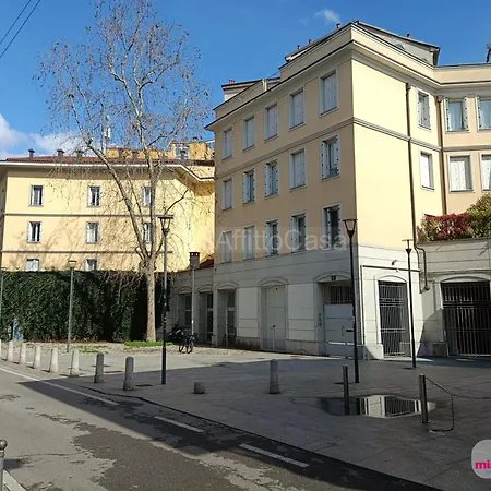 Looking 4 Charming With Courtyard On The Navigli