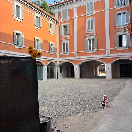 Quite And Lovely Attic - Paolo Sarpi 8 - Location Apartment Milan
