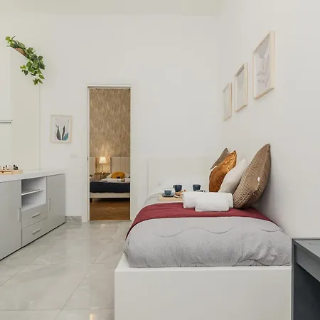 Modern&elegant Double Flat - 15 Min Duomo شقة