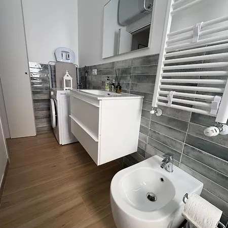 Loreto 15 Mins From Duomo - M1 Rovereto Апартаменты Милан