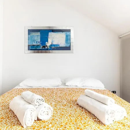 Apartament Trilocale Con Con Bagno Privato A 200m Dalla Metro *