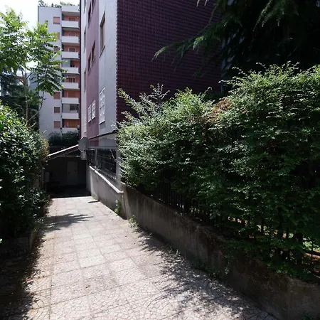 Luxury House Jacuzzi - Милан