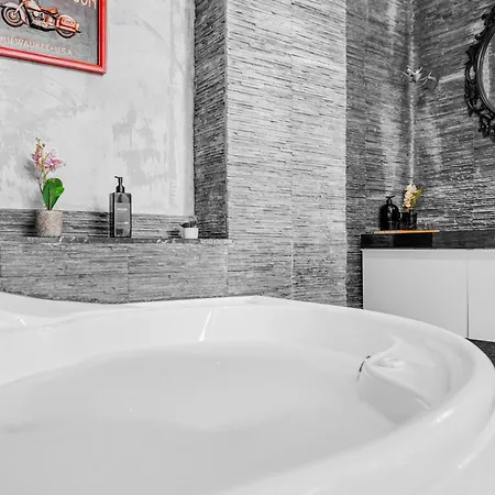 Luxury House Jacuzzi -