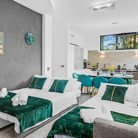 Apartmán Luxury House Jacuzzi -