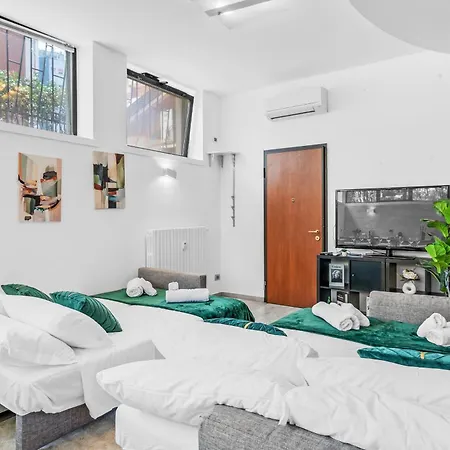 Luxury House Jacuzzi - *