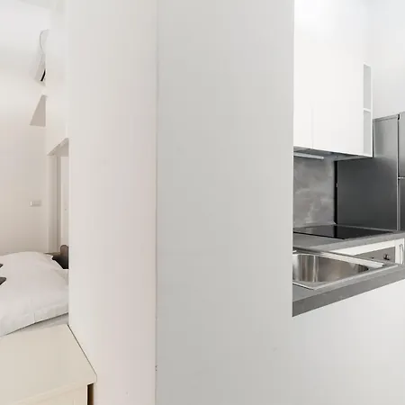 Guesthost - Near Parco Adriano