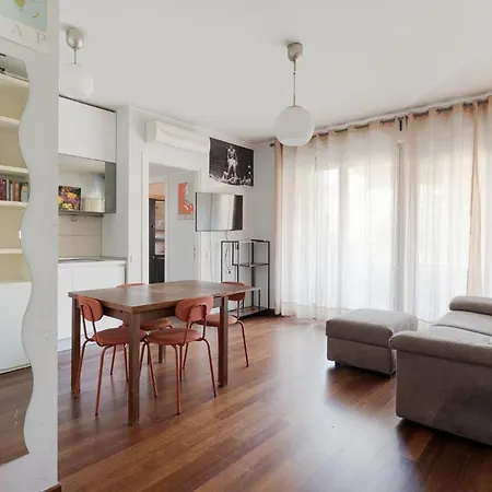 Guesthost - Stylish Viale Toscana Apartment