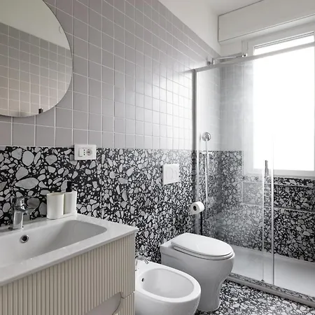 Guesthost - Mm2 Udine - Lovely Milan