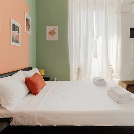 Guesthost - Step Into - Tortona District *