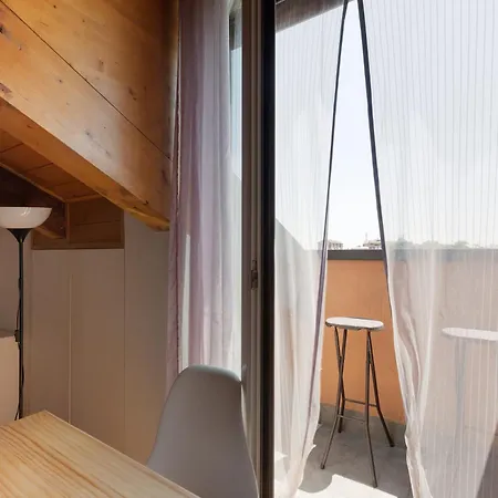 Daire Guesthost- Lambrate Cosy Balcony *