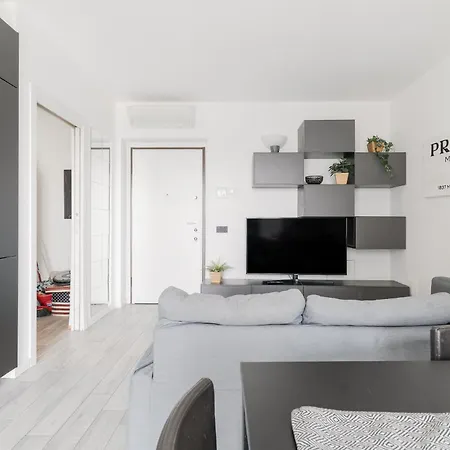 Guesthost - Bonola M1 Balcony