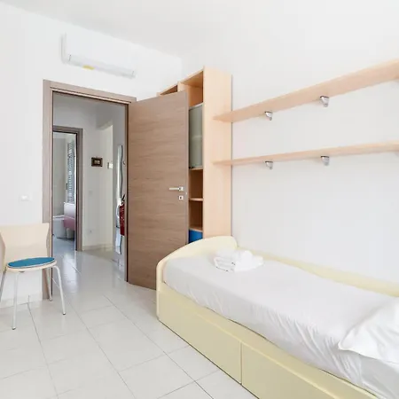 Guesthost - Piazza Abbiategrasso Chiesa Rossa Apartamento *