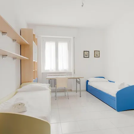 Guesthost - Piazza Abbiategrasso Chiesa Rossa Apartament