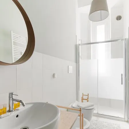 Guesthost - M4 Argonne Balcony Milano