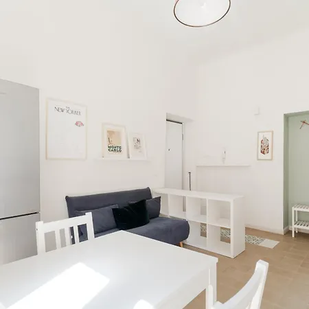 Guesthost - M4 Argonne Balcony *