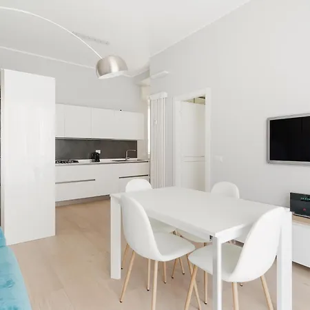 Guesthost - Cozy & Bright Apartman