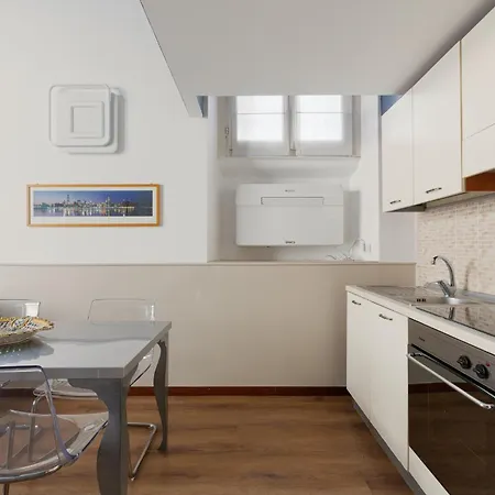 Guesthost - M5 Istria & Marche Roomy Lofted 아파트 밀라노