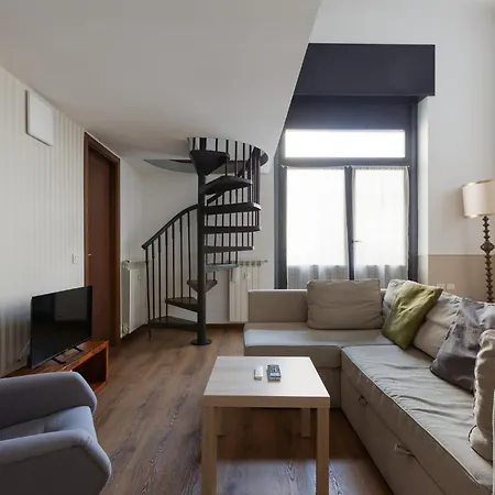 Appartamento Guesthost - M5 Istria & Marche Roomy Lofted Milano