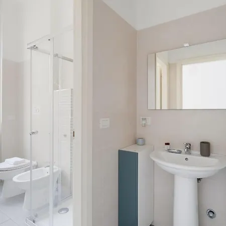 Guesthost - Bright Isola - Milano