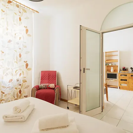 Guesthost - M2 Agostino Romantic *