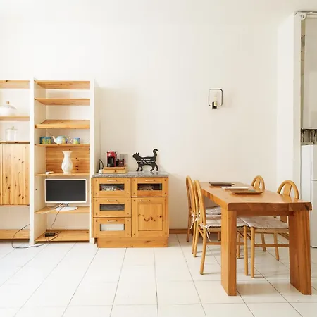 Apartment Guesthost - M2 Agostino Romantic Mailand