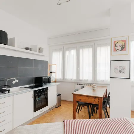 Guesthost - Bright With Parking * Милан