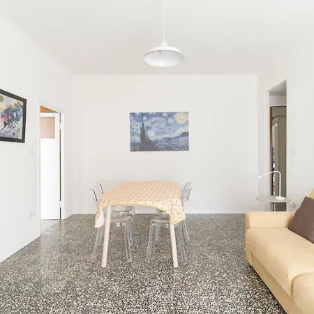 Guesthost - Citta Studi With Balcony 아파트