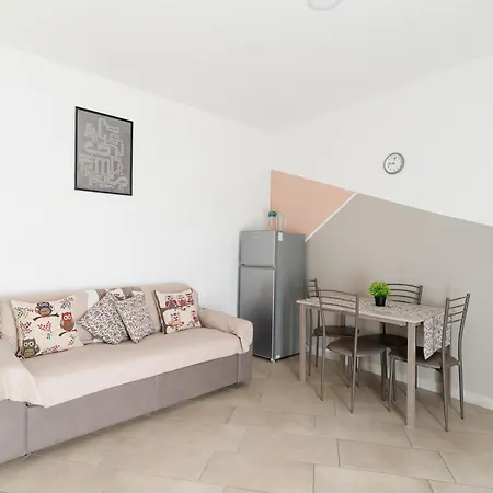 Guesthost - Cozy Ground-floor In Affori *
