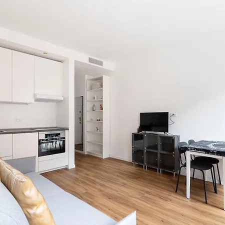 Appartamento Guesthost - Varesina - *