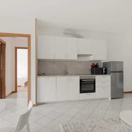 Guesthost - Bright With Garden Appartement Milan