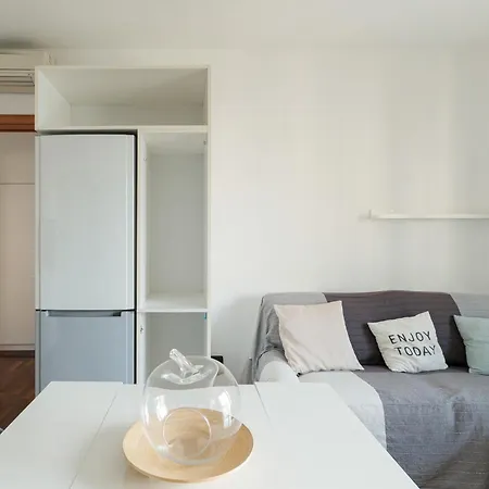 Guesthost - Precotto Mm1 - * Милан