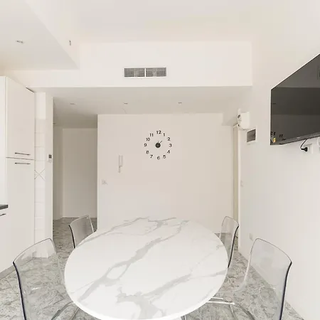 Guesthost - Spacious Navigli * מילאנו