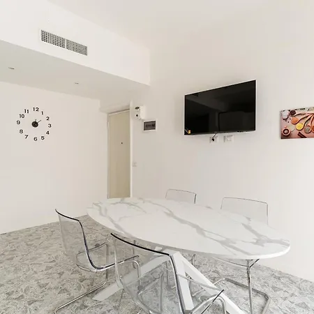 Guesthost - Spacious Navigli Apartmán *