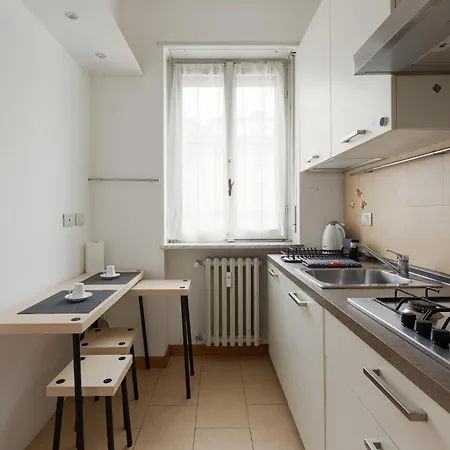 Appartamento Guesthost - M1 Lima Roomy With Balconies Milano