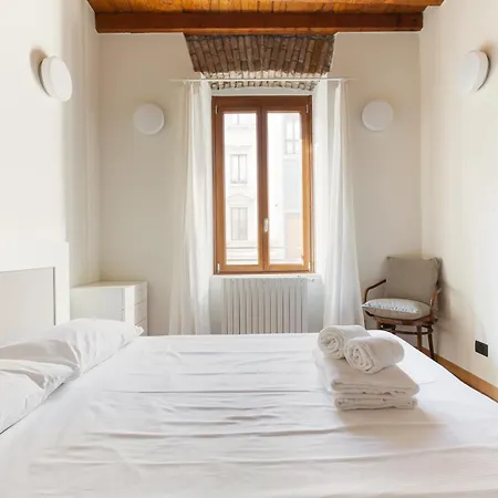 Guesthost - San Michele Del Carso Cozy Milánó