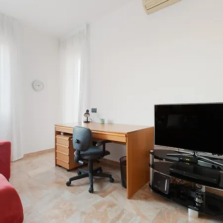 דירה Guesthost - Milano- Lorenteggio Balcony מילאנו