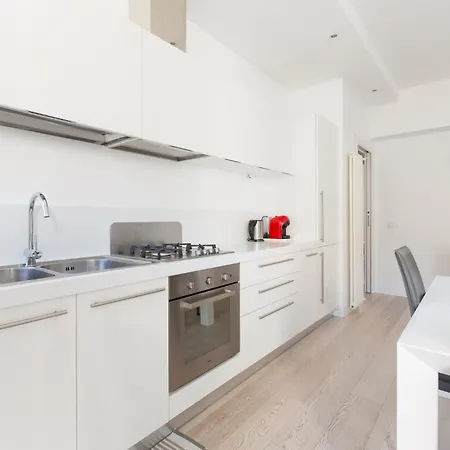 Guesthost - Navigli Modern With Balcony شقة ميلان