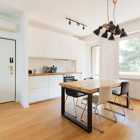 Guesthost - Bright And Modern Milano