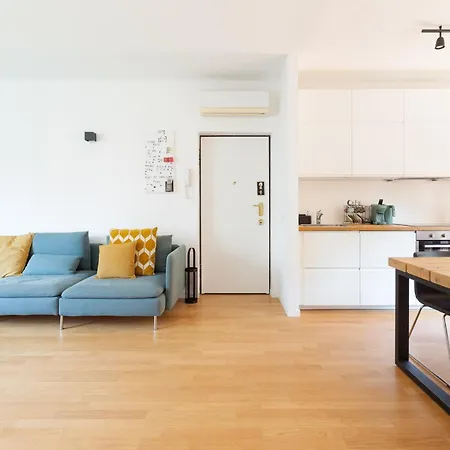 Guesthost - Bright And Modern Apartment *