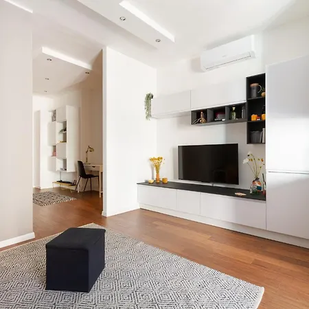 Guesthost - M4 Frattini Modern With Balcony X4