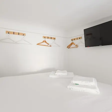 Guesthost - Cosy In The Heart Of Apartment Mailand