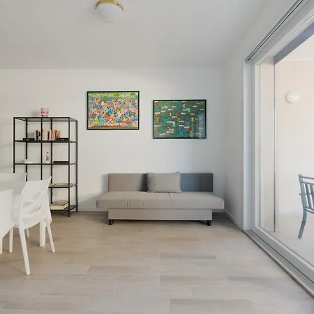 Guesthost - Milano-affori Balcony