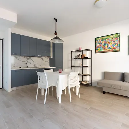 Guesthost - Milano-affori Balcony Daire