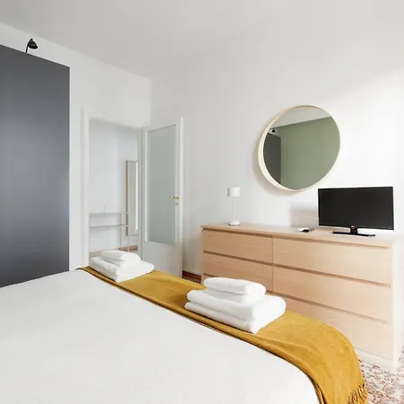 Guesthost - San Siro Modern With Balcony *