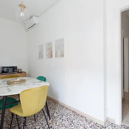 Guesthost - San Siro Modern With Balcony ميلان