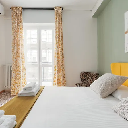 Guesthost - San Siro Modern With Balcony