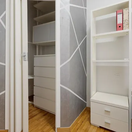 Guesthost - M3 Lodi Trendy Red * 米兰