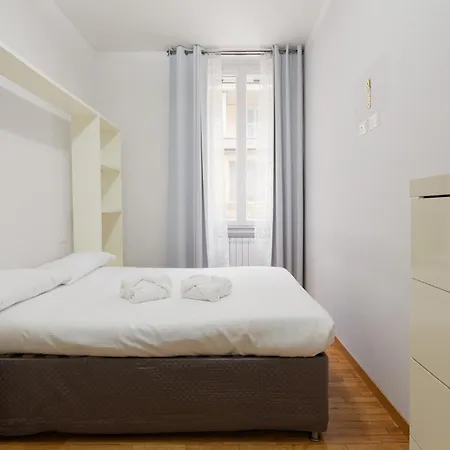 Guesthost - M3 Lodi Trendy Red Apartman Milánó
