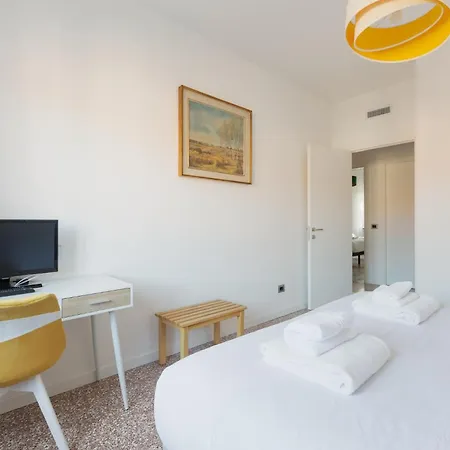 Guesthost - Comfy Family In