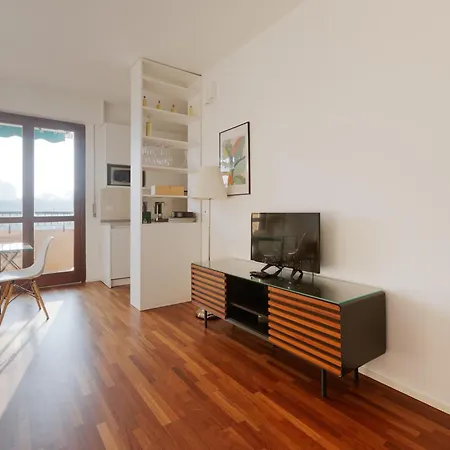 Appartement Guesthost - Modern With Balcony Near Niguarda Hospital